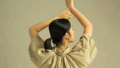 重回波士顿欧文拥抱老队友，“我们都是战友”