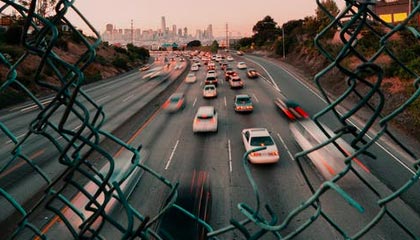 重回波士顿欧文拥抱老队友，“我们都是战友”